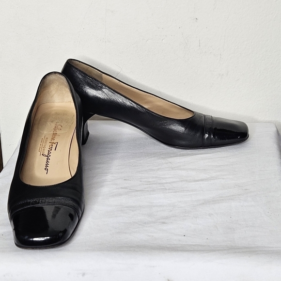 Salvatore Ferragamo black heel pumps size 7 - Picture 6 of 10
